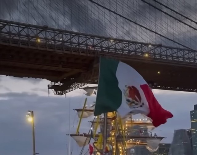video 22 de persoane au fost ranite dupa ce o nava de antrenament a marinei mexicane a lovit podul brooklyn din new york 68296caedaf36
