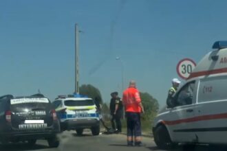 video accident rutier in zona celsy la sensul giratoriu intervin echipajele de la ambulanta 68133b6a877a9