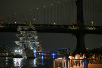 video doi morti dupa ce un velier al marinei mexicane a lovit podul brooklyn din new york 68298ae758951