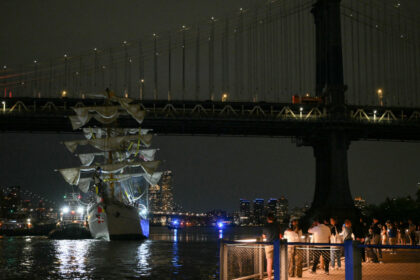 video doi morti dupa ce un velier al marinei mexicane a lovit podul brooklyn din new york 68298ae758951