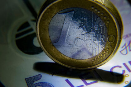 video euro atinge un nou maxim istoric 509 lei cursul valutar trece de pragul psihologic de 5 lei pentru un euro a doua zi la rand 681b4ce814523