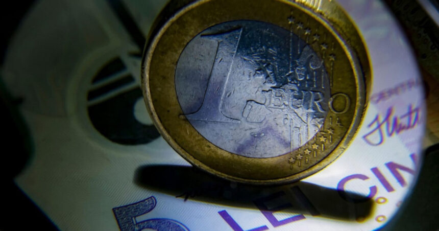 video euro atinge un nou maxim istoric 509 lei cursul valutar trece de pragul psihologic de 5 lei pentru un euro a doua zi la rand 681b4ce814523