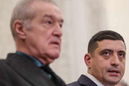 video gigi becali l a vizitat azi noapte pe george simion la parlament am venit sa consolam baiatu 682ac1e2ecf50