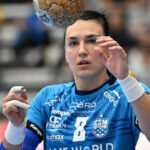 video ilie bolojan a decorat o pe handbalista cristina neagu sunteti un model de urmat pentru actualele si viitoarele generatii de copii 682219d29e4be