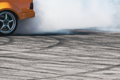 video imagini cu drifturi intr o parcare din craiova trei tineri au ramas fara permis 68208989c1ee4