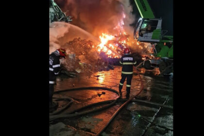 video incendiu in portul constanta 800 de tone de deseuri feroase cuprinse de flacari 683b1603bde51