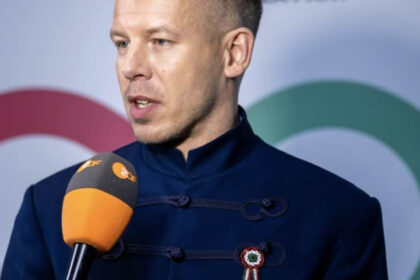 video liderul opozitiei din ungaria vine pe jos de la budapesta la oradea il acuza pe orban ca i a vandut pe maghiari pentru simion 6823829ecb2dc