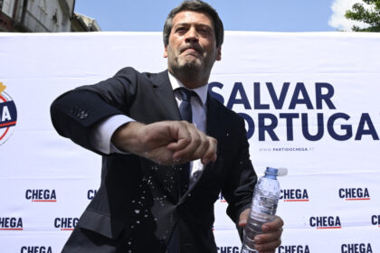 video liderului extremei drepte din portugalia i s a facut rau pentru a doua oara in public cu cateva zile inainte de alegeri 682635722178b