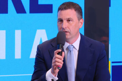 video momentul in care ministrul finantelor incurca vestul cu estul intr un discurs despre viitorul romaniei 681b2dca3e9ee