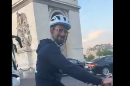 video novak djokovici plimbare cu bicicleta prin paris in plin turneu te iubesc si eu te iubesc 683aecd8ccfbe