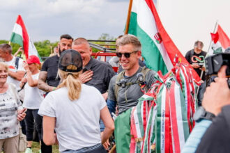 video peter magyar oponentul lui viktor orban a ajuns la granita cu romania in marsul celor un milion de pasi 683089829dd3f