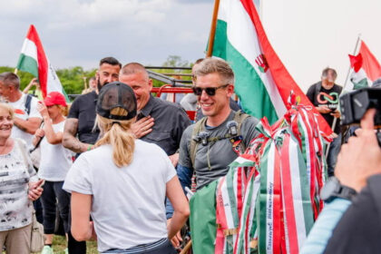 video peter magyar oponentul lui viktor orban a ajuns la granita cu romania in marsul celor un milion de pasi 683089829dd3f