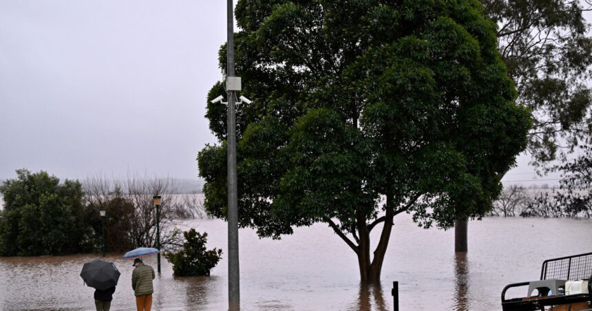 video prapad in australia din cauza inundatiilor doi oameni au murit iar mai multe localitati sunt izolate 682eec7fa9871