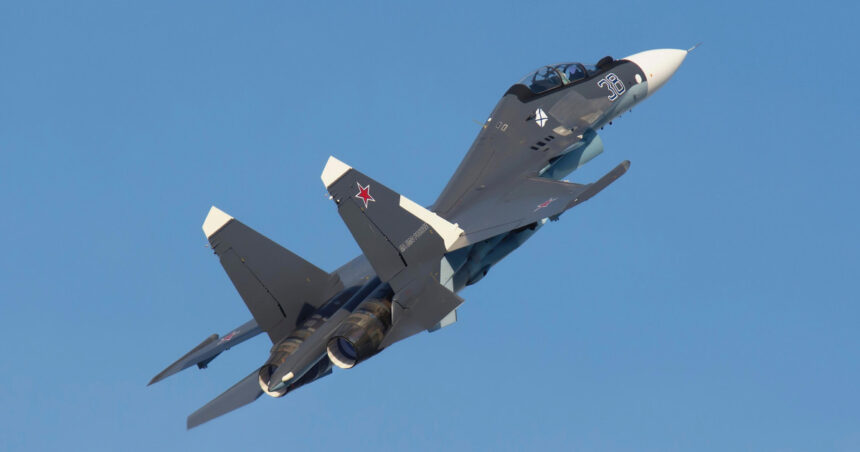 video premiera mondiala reusita de fortele ucrainene au doborat un avion de vanatoare rusesc su 30 cu o racheta trasa de pe o drona navala 68160de9c7f73