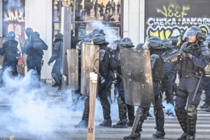 video proteste violente in franta de ziua muncii zeci de manifestanti au fost arestati in mai multe orase din tara 6813a185b54a0