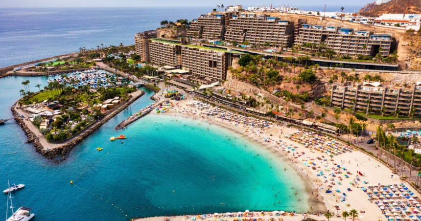 video reguli stricte pentru turistii din gran canaria fara umbrele gatit sau dus pe plaja amenzile ajung la 3 000 de euro 68280ce704f7a