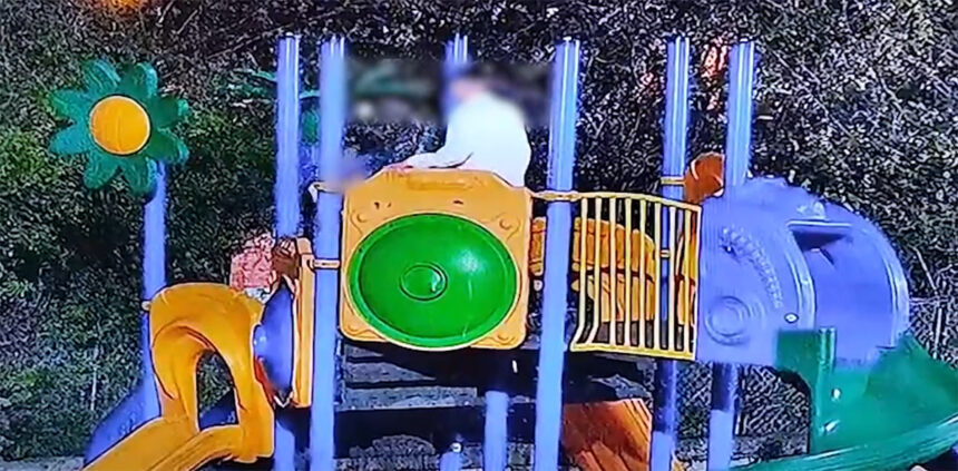 video smecheri din constanta filmati in timp ce distrug o bicicleta bike sharing si mobilier de la un loc de joaca 681b14c454903