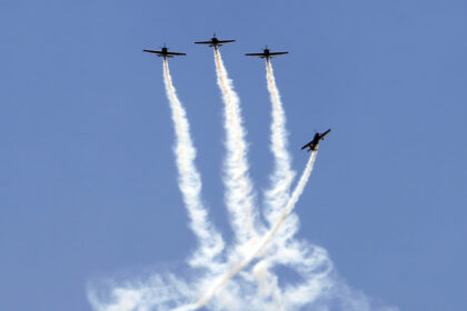 video spectacol pe cer acrobatiile celor mai buni piloti au adunat mii de oameni la iasi 6832fb1ac0c48