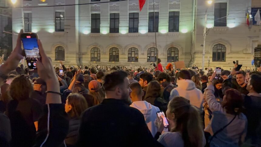 video sute de cetateni sunt in centrul capitalei pentru a sarbatori victoria lui nicusor dan 682a3cc99162c