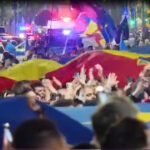 video sute de oameni au iesit in centrul capitalei pentru a sarbatori victoria lui nicusor dan la alegerile prezidentiale 682a44907f99b
