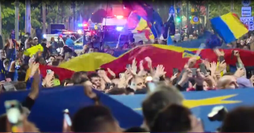 video sute de oameni au iesit in centrul capitalei pentru a sarbatori victoria lui nicusor dan la alegerile prezidentiale 682a44907f99b