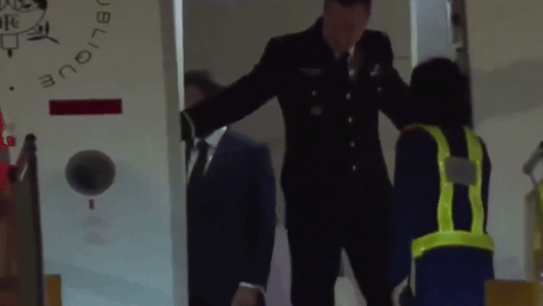 video un moment de complicitate imagini controversate in care brigitte macron pare a l lovi pe emmanuel macron 683441e3c7988