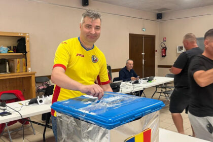 video un roman din diaspora sustine ca a fost atacat de mai multi conationali la o sectie de vot in franta am fost lovit scuipat injurat 6829f74ba2ec0