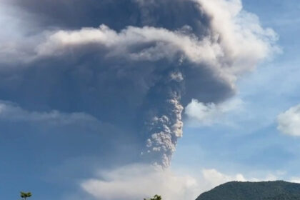 video vulcanul lewotobi laki laki a erupt indonezia a crescut nivelul de alerta la maximum 682ac4c0ec7f9