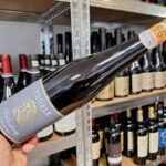 vinul zilei un riesling cu arome de minerale fum fructe coapte si ierburi aromatice se potriveste perfect cu antreuri fine salate usoare sau preparate vegetariene cotat cu 96 de puncte de james 681707223c1f8