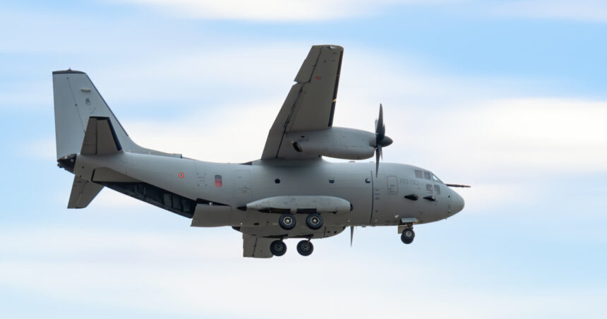 zeci de romani repatriati din iordania cu o aeronava militara pe fondul conflictului din gaza printre ei 13 copii bolnavi 6824ee801dd3a