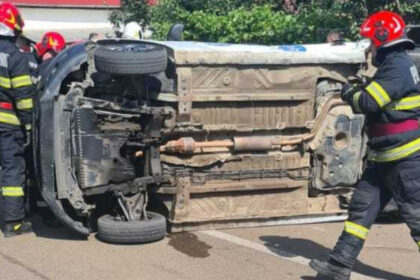 accident grav in botosani un autoturism s a rasturnat in urma impactului trei copii si doua femei au ajuns la spital 684fe79729145
