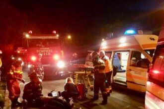 accident grav pe a2 un autocar s a rasturnat mai multe persoane au fost ranite printre victime sunt minori o persoana posibil decedata 68586fb84d4ae