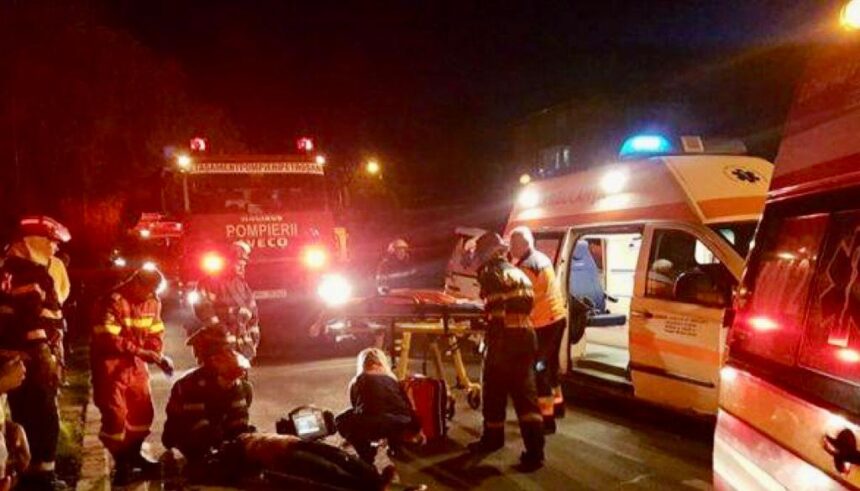 accident grav pe a2 un autocar s a rasturnat mai multe persoane au fost ranite printre victime sunt minori o persoana posibil decedata 68586fb84d4ae