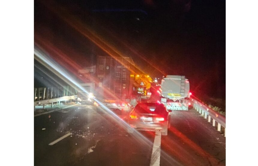 accident pe a2 in zona medgidia intre un camion si un autoturism 685f8126d2f5a