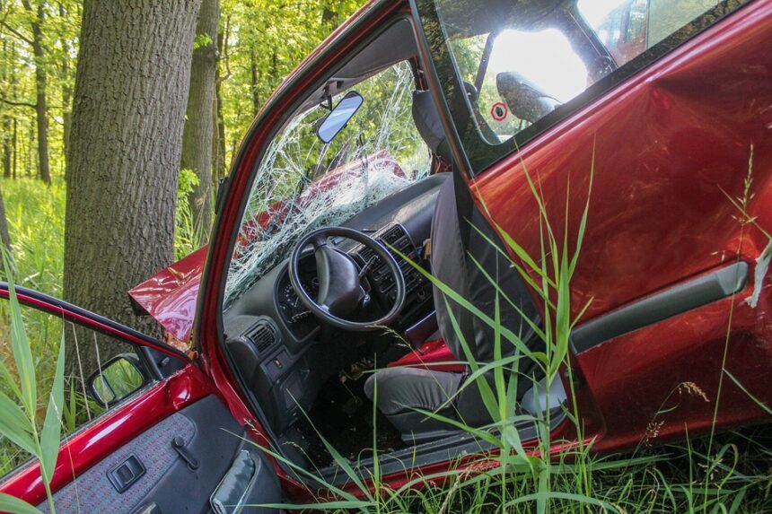 accident pe strada medgidiei din cernavoda un tanar baut a intrat cu masina intr un copac iata ce alcoolemie avea 683d6431037b4
