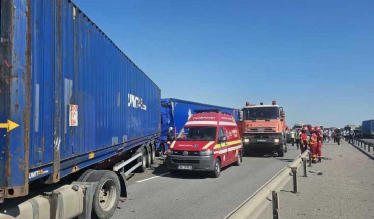 accident rutier pe autostrada a1 cu trei autotrenuri si cinci autoturisme a fost activat planul rosu de interventie 683efd25ae859