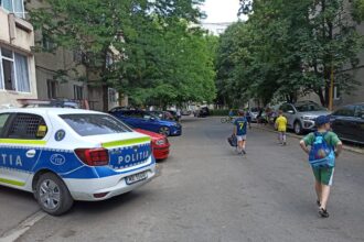 alerta in cartierul inel ii un barbat a amenintat copii din zona si a iesit afara cu un topor 6853fbe8ea17b