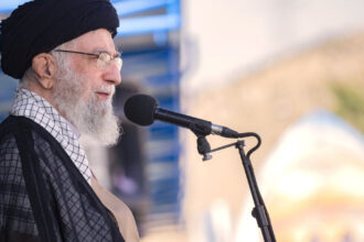 ayatollahul incoltit ali khamenei aparatorul nemilos al revolutiei iraniene e in situatia pe care a incercat s o evite toata viata 684fcdbab9715