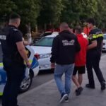 barbat de 49 de ani retinut pentru lovire sau alte violente impreuna cu fiul sau de 15 ani a batut un barbat pe o strada din lipnita 6846abd4732b3