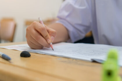 barbat din arad cercetat pentru complicitate la fraudarea examenului de bac a furnizat elevilor microfoane si camere ascunse 684ff0bc6d216