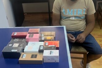 barbati care vindeau parfumuri contrafacute prinsi de jandarmii constanteni 685805c210c16