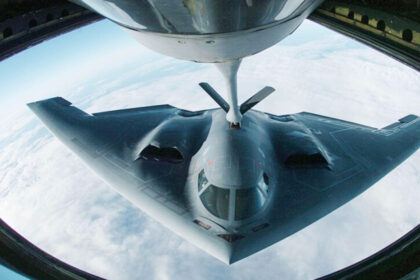 bombardiere b 2 stealth ale sua se indreapta spre baza diego garcia din oceanul indian sprijinite de opt avioane cisterna 6856d22883a81