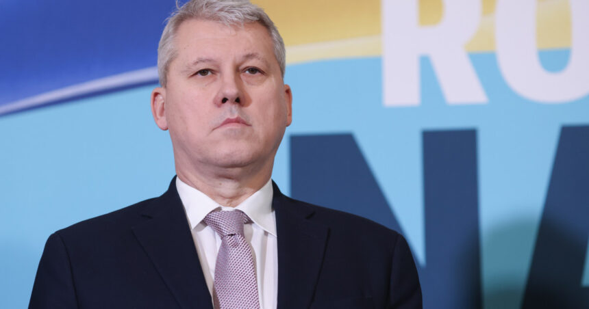catalin predoiu anunta ca primeste o singura indemnizatie lunara aferenta functiei de ministru 685db13faa00e