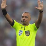 chivu debut la inter in conditii infernale arbitrul a oprit de doua ori meciul cu monterrey 68523a7092e0c