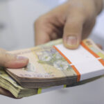 cinci functionari bancari sunt anchetati pentru ca ar fi ajutat o grupare sa obtina credite de 18 milioane de lei cu acte false 684b3adce278f