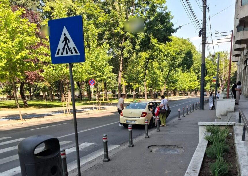 coada la trecerea de pietoni din cauza unui taximetrist care a pornit luminile de avarii pentru a mai discuta cu clientii in fata magazinului 685a84e120ad4