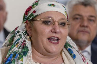 diana sosoaca anunta excluderea din s o s romania a trei senatori si vrea desfiintarea grupului parlamentar 68626f8d23a7a