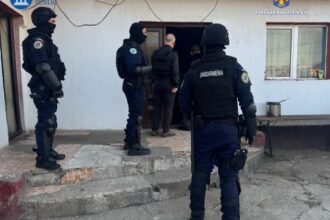 doi proxeneti au dat lovitura cu un salon de masaj au obtinut castiguri enorme exploatand sexual mai multe tinere 685d966560255