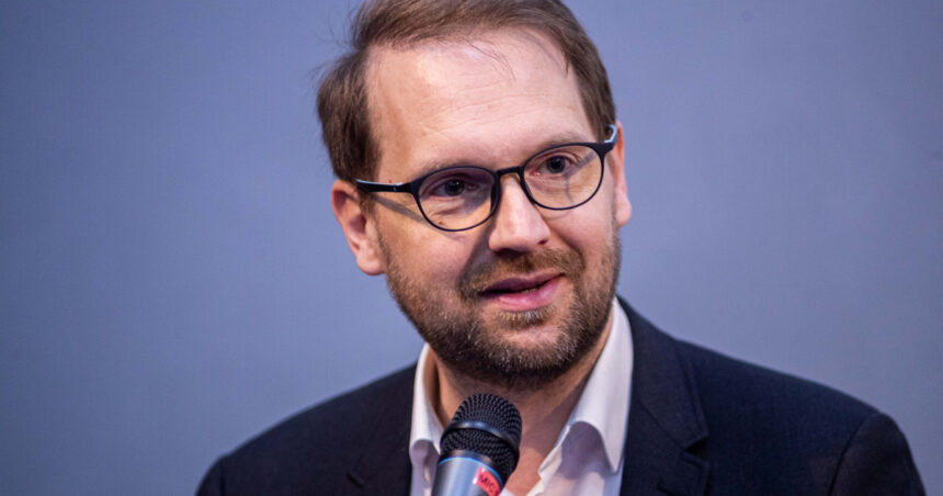 dominic fritz trebuie sa terminam cu o politica externa in forma de roman ghiocel 68569e643984b