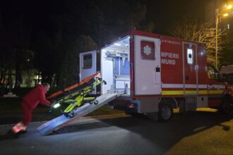 doua masini s au ciocnit pe bulevardul alexandru lapusneanu in zona banca religiilor intervin pompierii cu descarcerarea si smurd 686036961ebd8